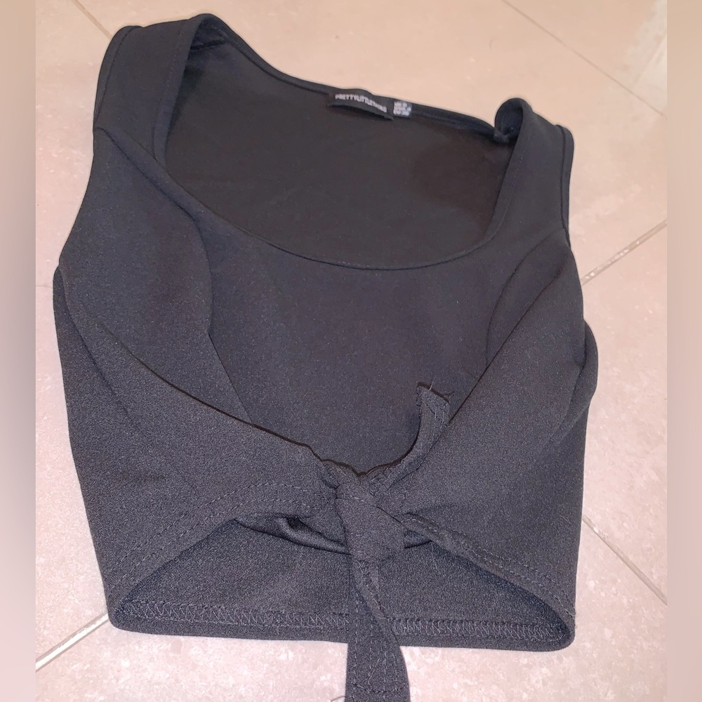 (4) PrettyLittleThing Black Knotted Crop Top